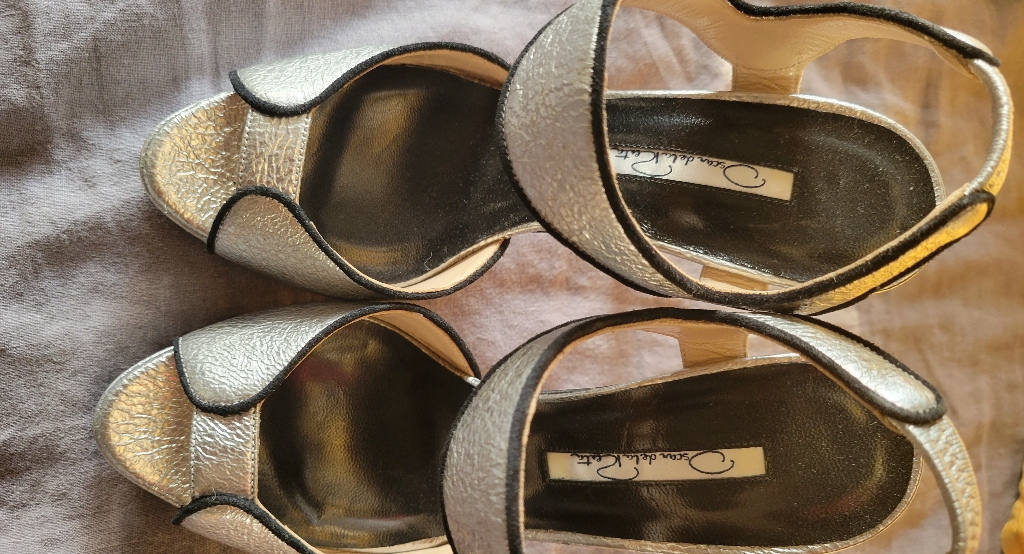 Brand New Silver Oscar De La Renta Heels